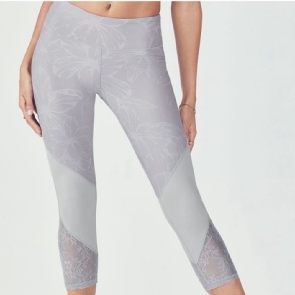 Fabletics Brogan Capri Crop Leggings Women’s Small Grey Purple Floral Lace
